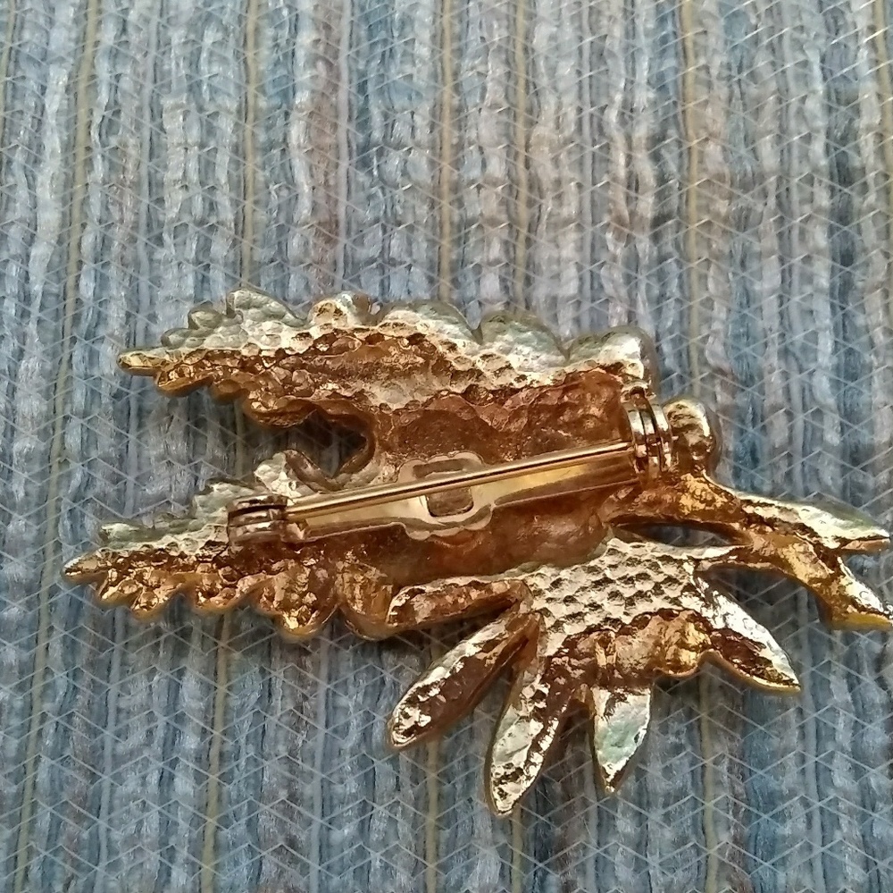 Vintage Bonnets '68 WIBC Flower Brooch Vintage Bowling Congress Gold Tone Metal - Picture 3 of 7